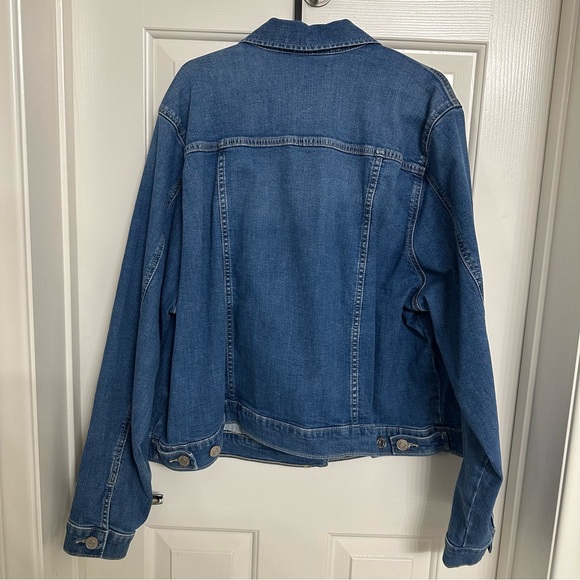 Torrid Denim Jacket Blue Button-Up Jean Jacket Silver Buttons Pockets NWT 2X - Picture 2 of 6